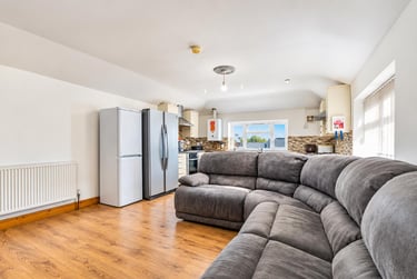 6 bed house, Woodville Road, Cathays, Cardiff, CF244ED - Image 2